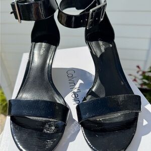 EUC Calvin Klein Tulah Exotic Lizard Black Women's Sandals 8.5